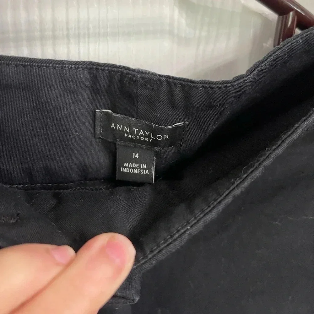 Ann Taylor Factory Women’s Shorts Size 14 black Chino 5” Inseam Casual Cruise